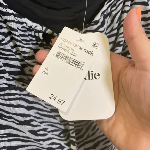 Elodie Gathered Tie Zebra Top NWT Cropped - Picture 3 of 8